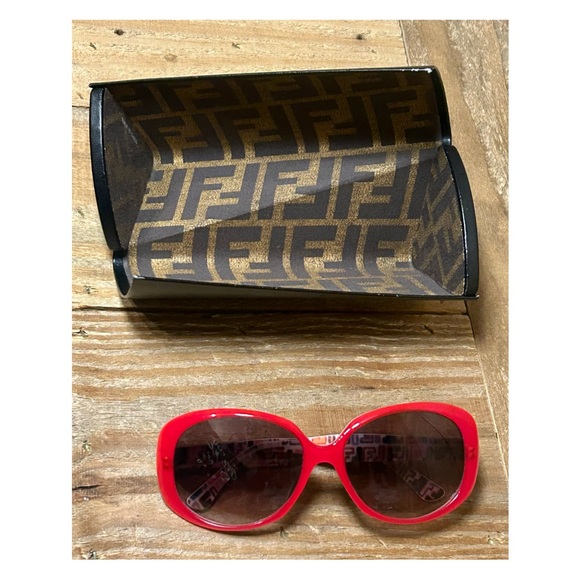 Fendi Red Oval Sunglasses with Monogram Sunglasses Case FS5085 615 135. - Picture 7 of 16